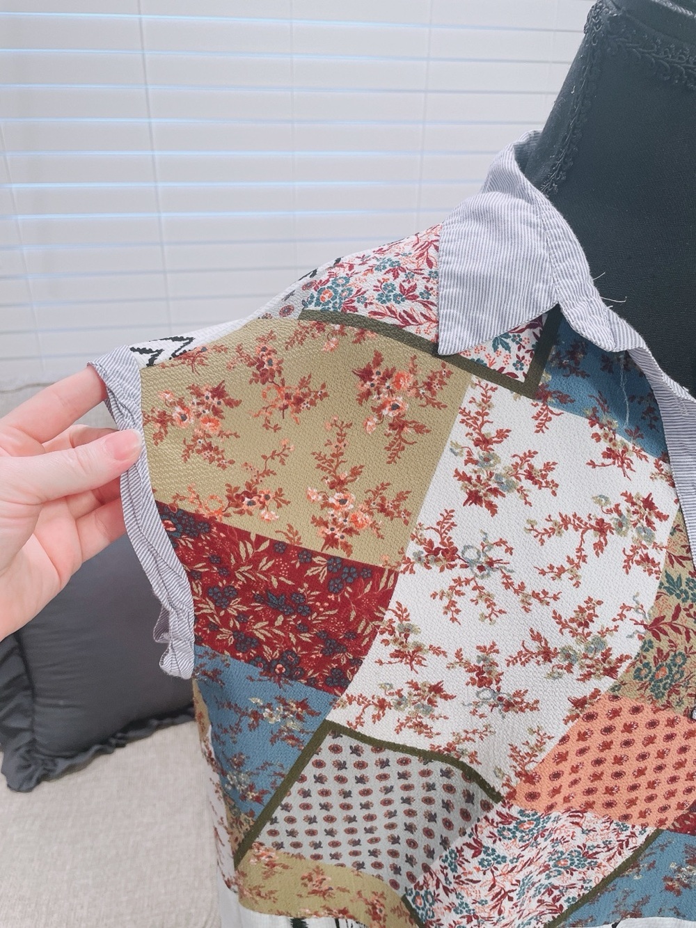 Hummingbird Patchwork Blouse Size Large - Picture 3 of 7
